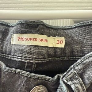 Levi's Gray Skinny Jeans with Iconic Design